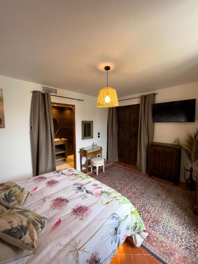 Bed and Breakfast Les Baroudeurs De Saint Jean Esterno foto