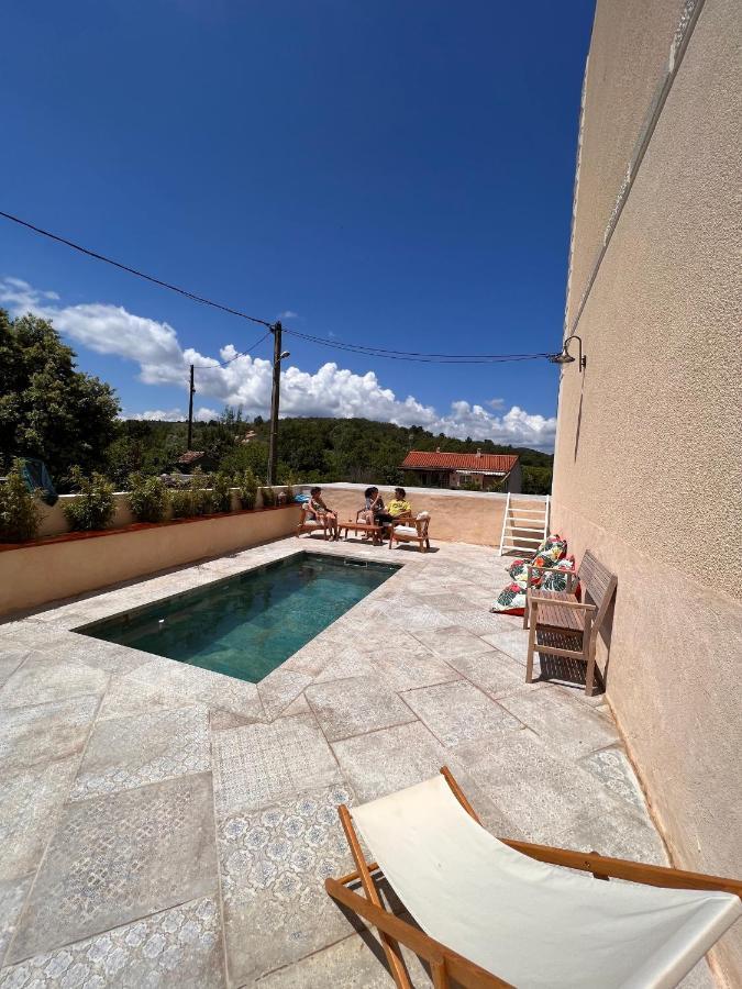 Bed and Breakfast Les Baroudeurs De Saint Jean Esterno foto