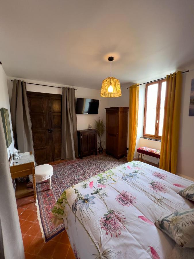 Bed and Breakfast Les Baroudeurs De Saint Jean Esterno foto