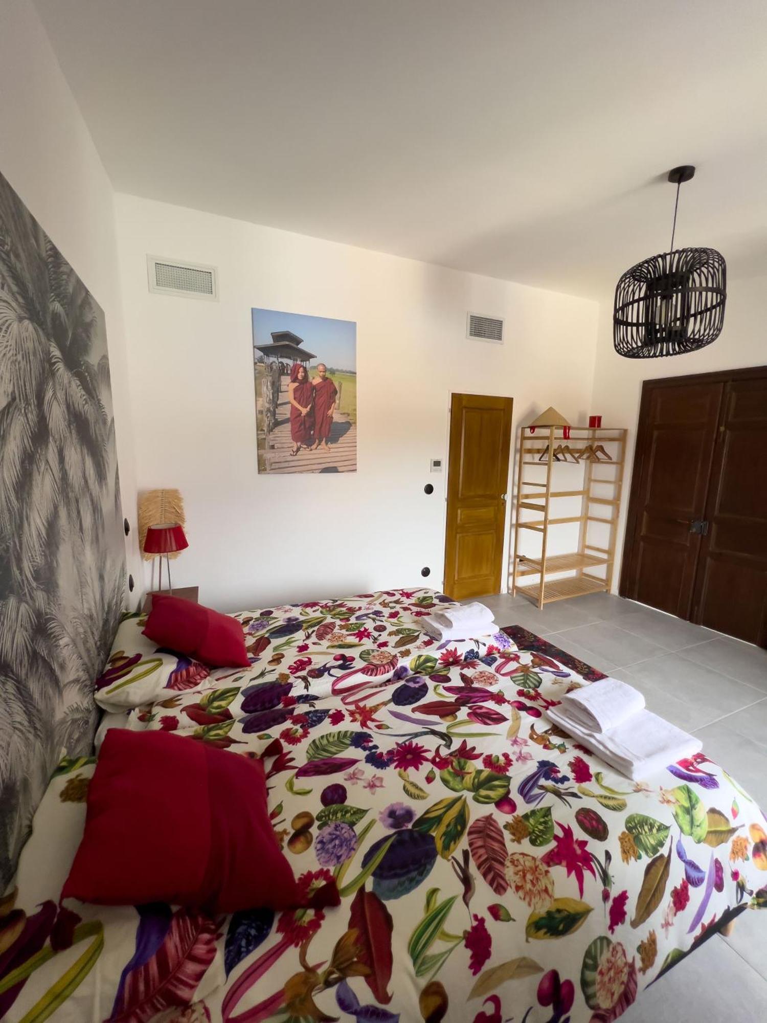 Bed and Breakfast Les Baroudeurs De Saint Jean Esterno foto