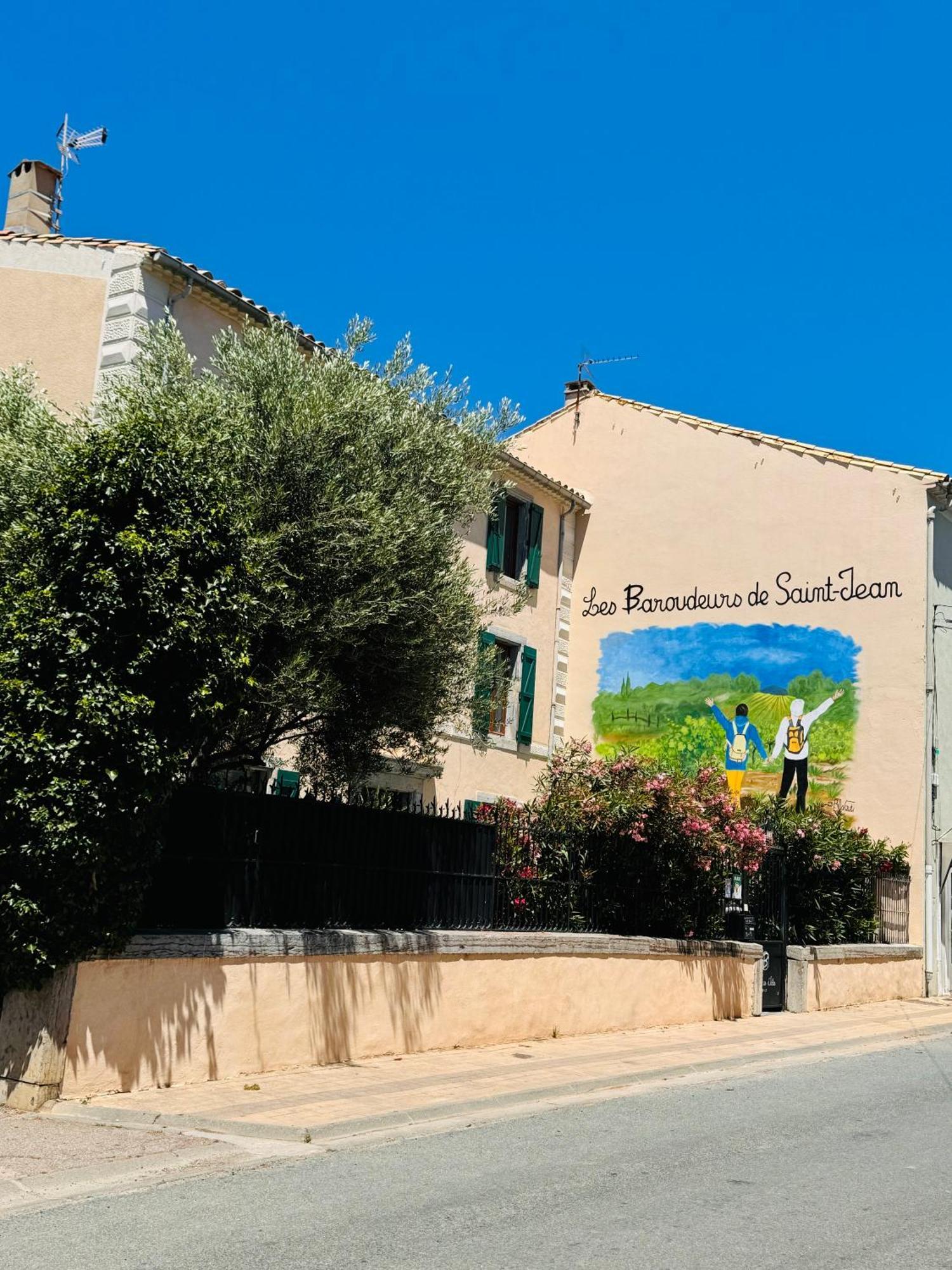 Bed and Breakfast Les Baroudeurs De Saint Jean Esterno foto